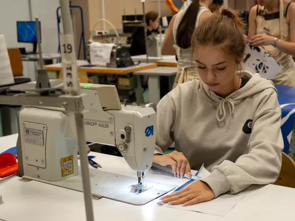 Confection des sacs au Lycée Élisa Lemonnier de Petit-Quevilly