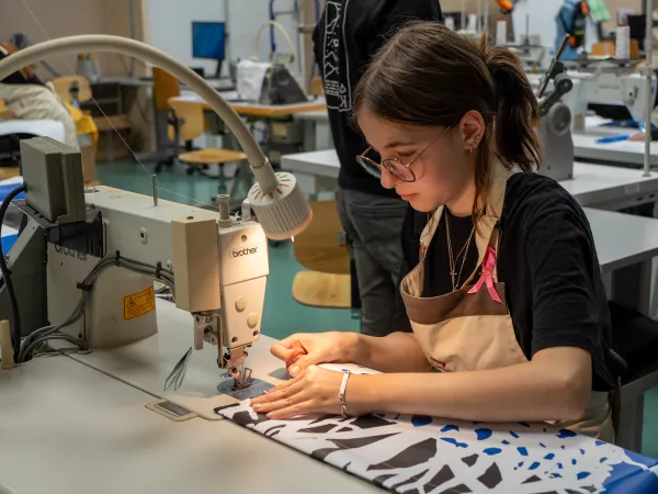 Confection des sacs au Lycée Élisa Lemonnier de Petit-Quevilly