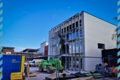 Installation des 38 façades en verre.